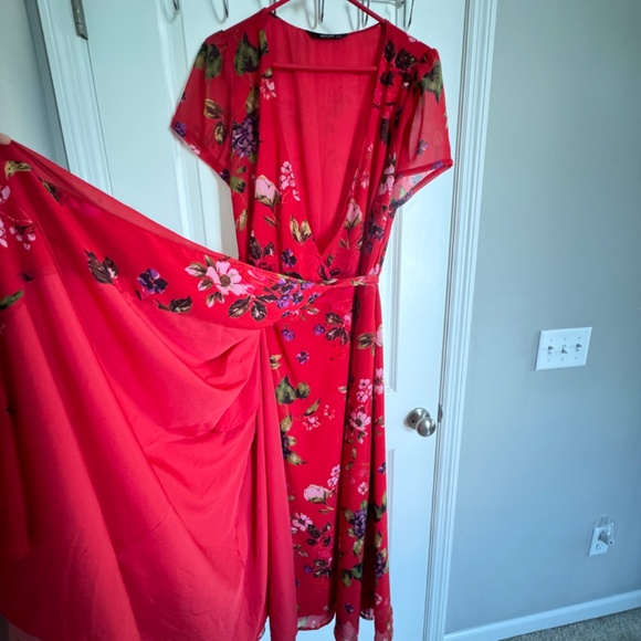 Rose Wrap Georgette Wrap Dress Size 1x - 16W for 5'10" tall person - Picture 7 of 10